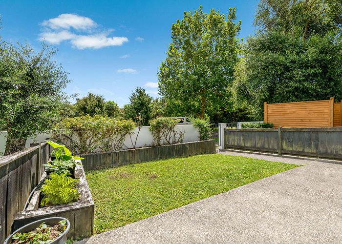  at 2/27 Kellaway Drive, East Tamaki, Manukau City, Auckland