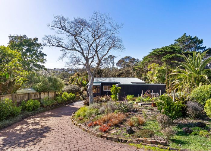  at 16 Vienna Place, Birkenhead, Auckland