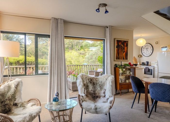  at 10 Hobson Terrace, Onetangi, Waiheke Island, Auckland