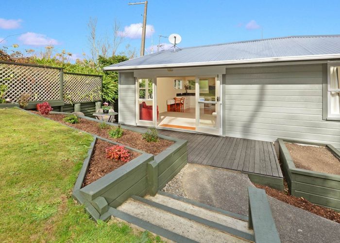  at 2/25 Peach Road, Glenfield, Auckland
