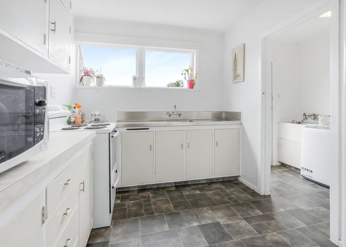  at 2/18 Wellington Street, Hamilton East, Hamilton