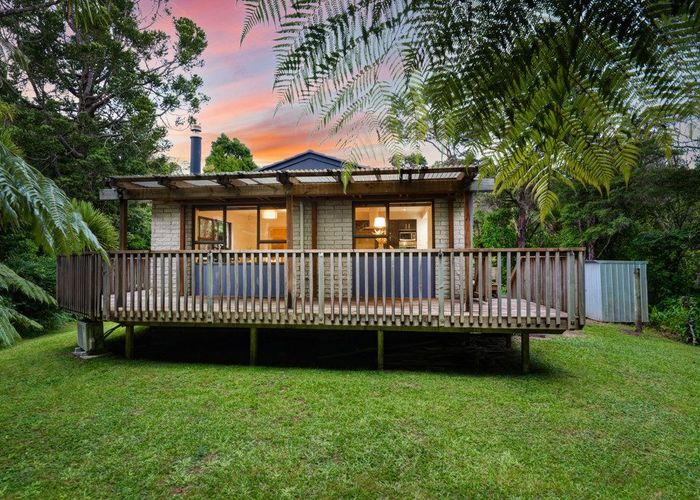  at 2/6 Sonnenberg Way, Titirangi, Waitakere City, Auckland