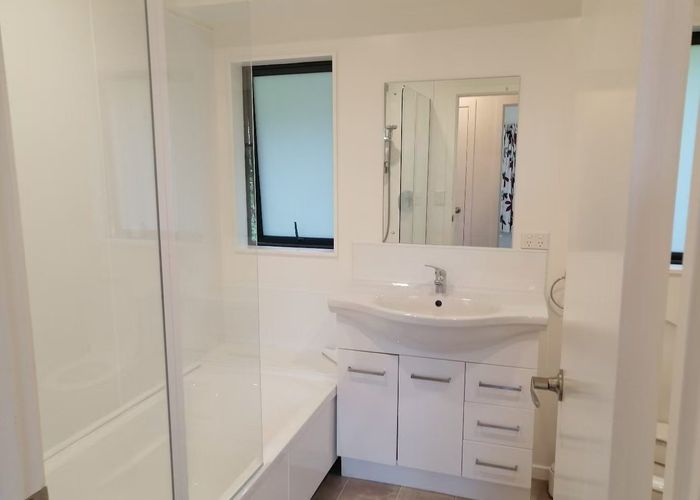  at 5A Kemp Road, Massey, Waitakere City, Auckland