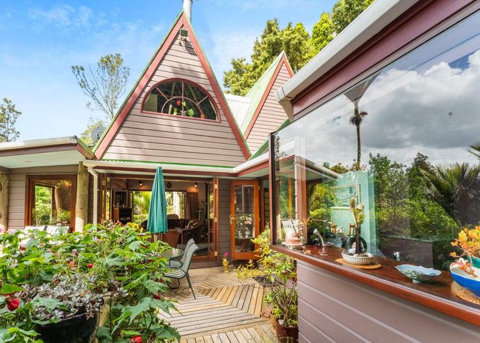  at 27a Tane Road, Laingholm, Waitakere City, Auckland