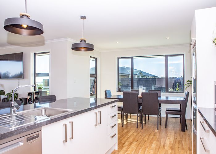  at 10 Takutai Terrace, Ruatapu