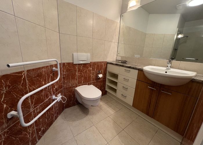  at 1B/105 Victoria Road, Devonport, North Shore City, Auckland