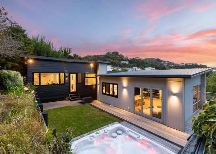  at 302 Paremata Road, Whitby, Porirua, Wellington