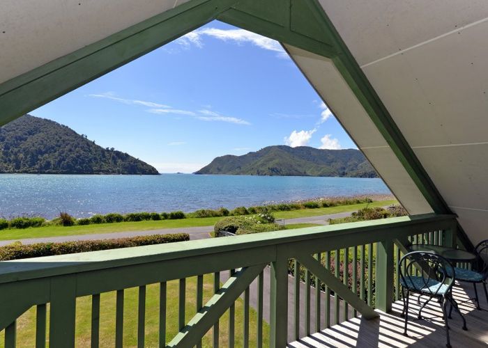  at 21 The Parade, French Pass