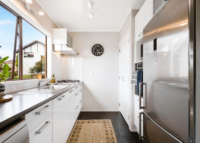  at 1/5 Morriggia Place, Bayview, Auckland