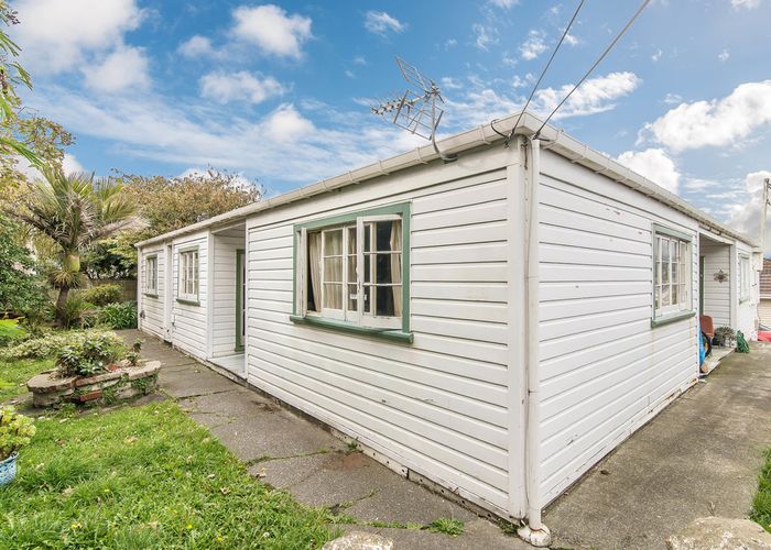  at 99 Queens Drive, Lyall Bay, Wellington