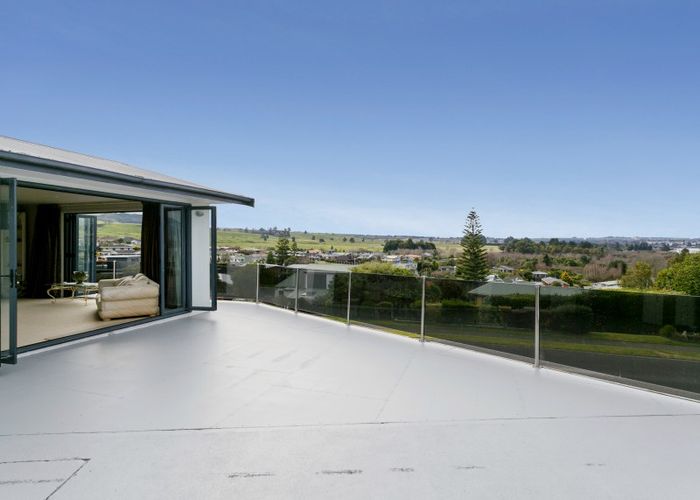  at 8 Scenic Heights, Acacia Bay, Taupo