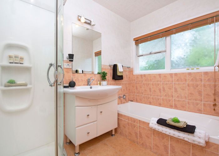  at 129 Reeves Road, Pakuranga Heights, Auckland
