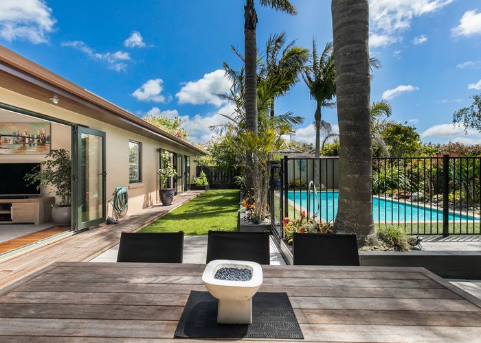 at 21 Sartors Avenue, Northcross, Auckland