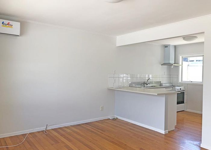  at 2/118 Lake Road, Belmont, Auckland