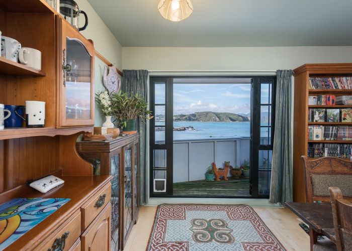  at 3/422 Queens Drive, Lyall Bay, Wellington