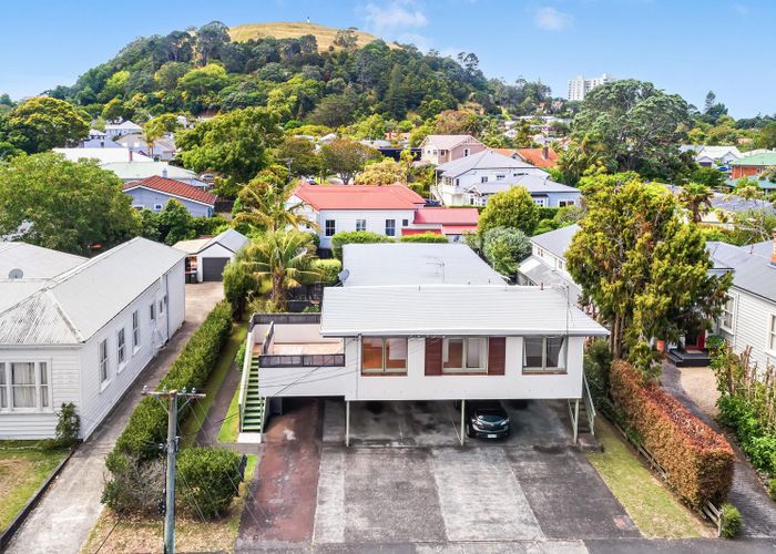  at 2/14 Poronui Street, Mount Eden, Auckland
