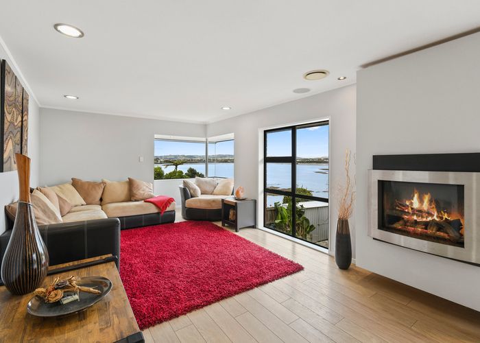  at 8 Gigi Place, Conifer Grove, Takanini