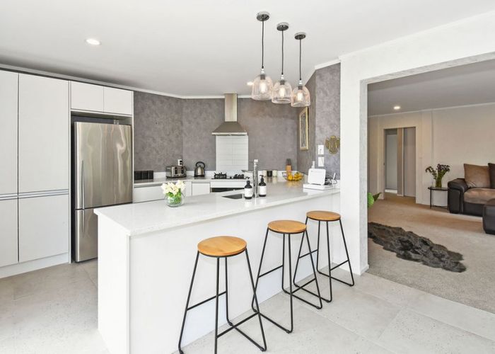  at 8 Sheriff Place, Randwick Park, Auckland