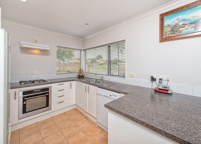  at 32 Abiru Crescent, Favona, Auckland