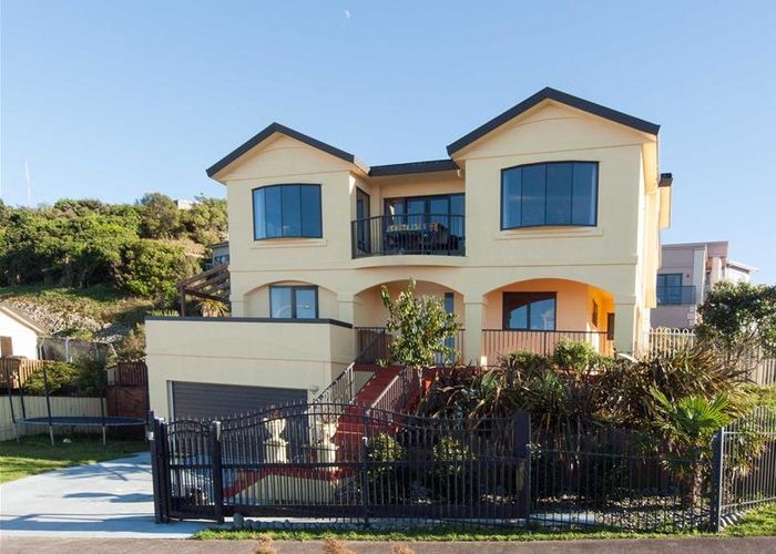  at 2 Domett Street, Newlands, Wellington