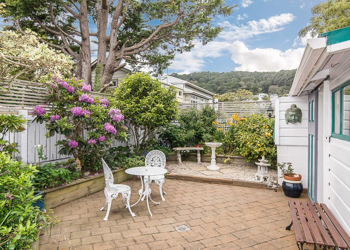  at 16 Edge Hill, Mount Victoria, Wellington