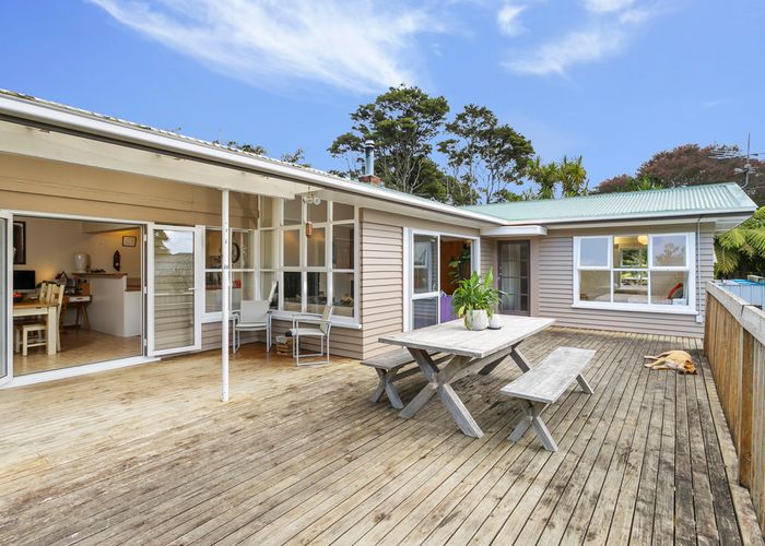  at 64 Woodfern Crescent, Titirangi, Auckland