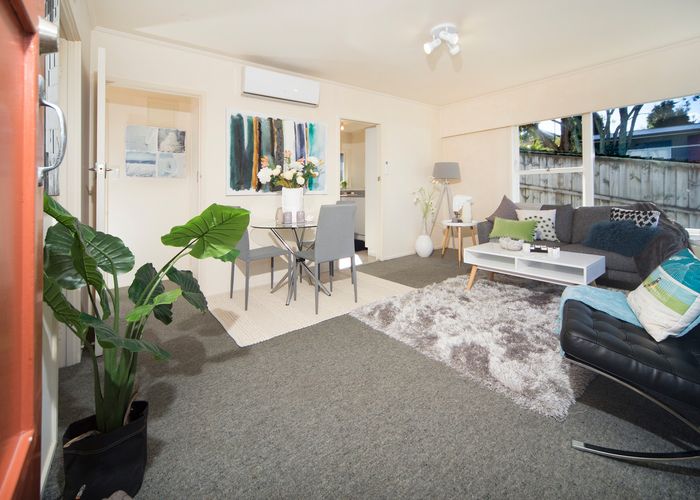  at 2/42 Hogans Road, Glenfield, Auckland