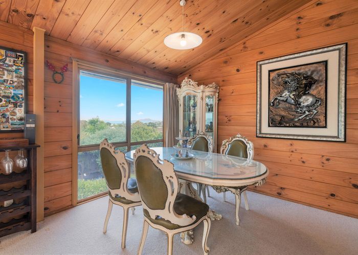  at 6 Barker Rise, Northcross, Auckland