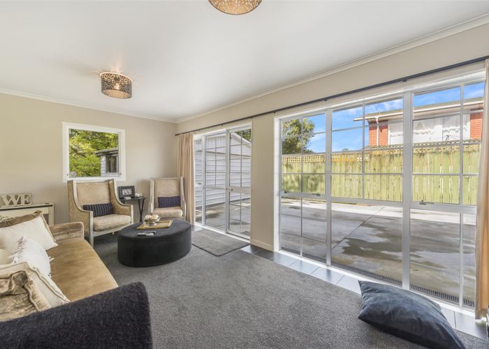  at 6 Burwood Place, Silverdale, Hamilton