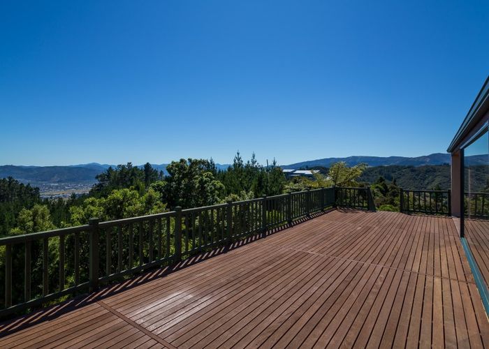  at 52 Avro Road, Blue Mountains, Upper Hutt
