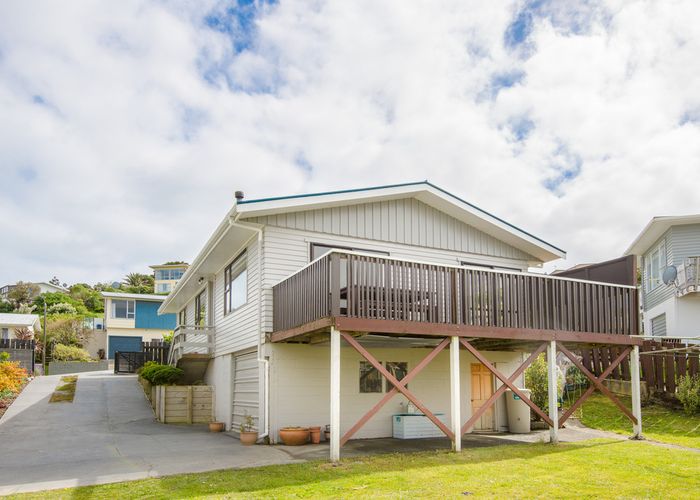  at 8 Inlet View, Titahi Bay, Porirua