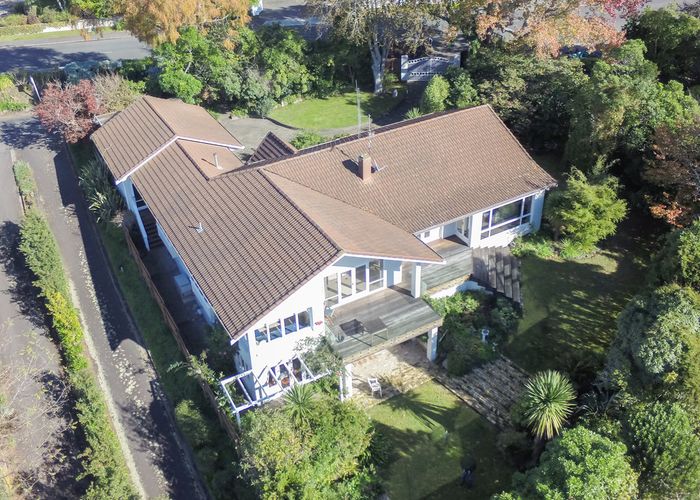  at 132 Lake Crescent, Hamilton Lake, Hamilton
