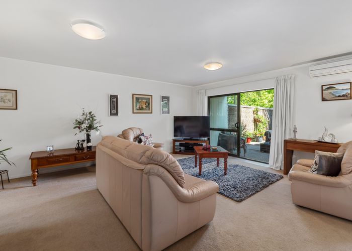  at 2/90 Albany Highway, Greenhithe, Auckland
