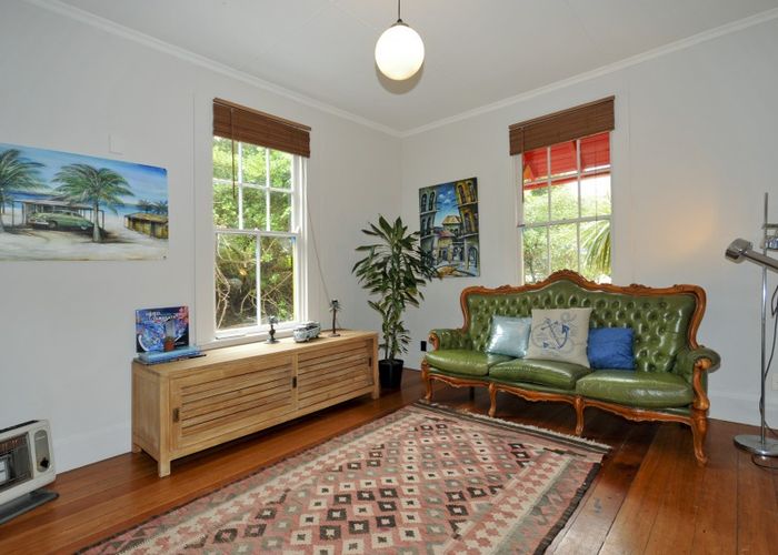  at 13 Cave Road, Houghton Bay, Wellington