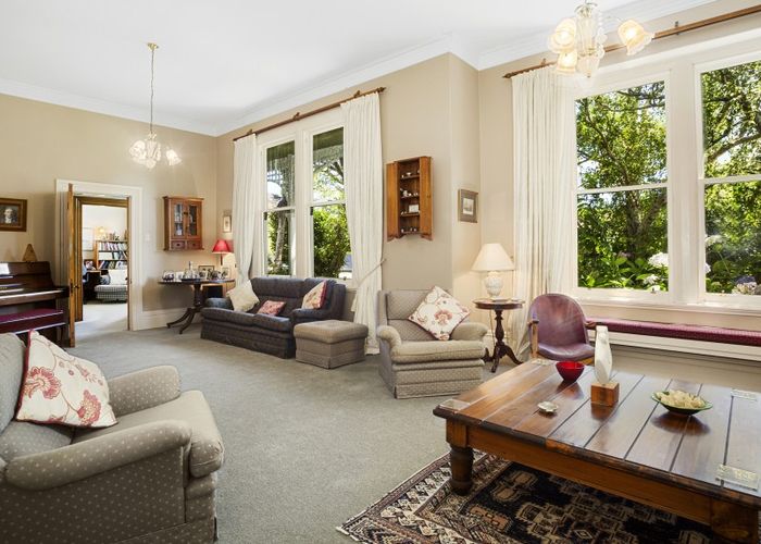 Free property data for 6 Hautana Square, Woburn, Lower Hutt homes.co.nz