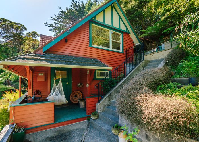  at 17 Pitoitoi Road, Days Bay, Lower Hutt