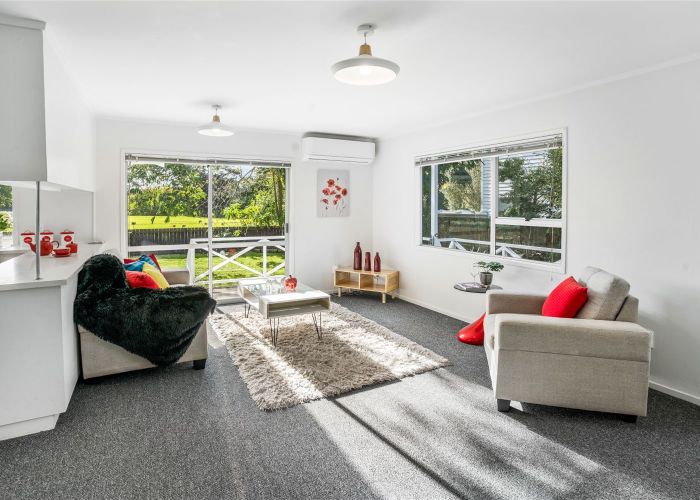  at 2/322 Royal Road, Massey, Auckland