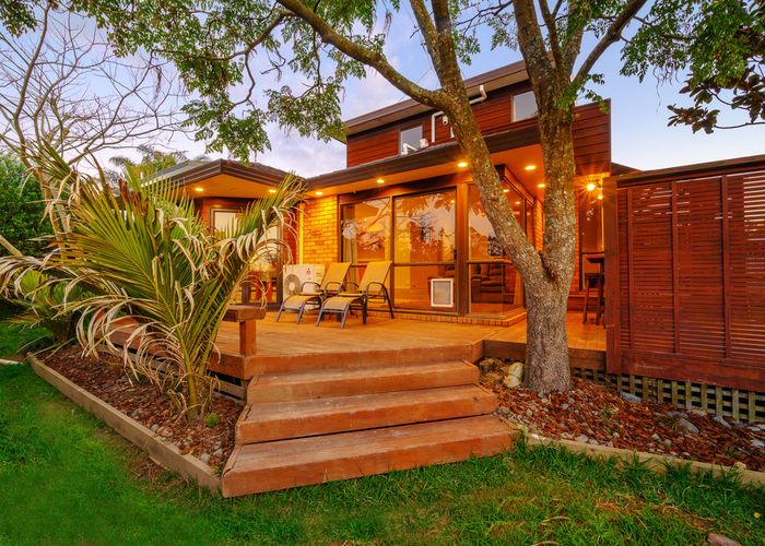  at 1/14 Lochend Place, Highland Park, Auckland