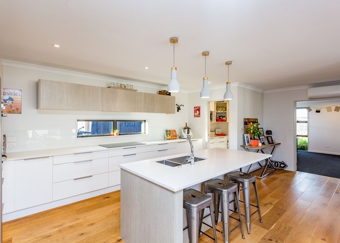  at 31 Oaks Drive, Lincoln, Lincoln