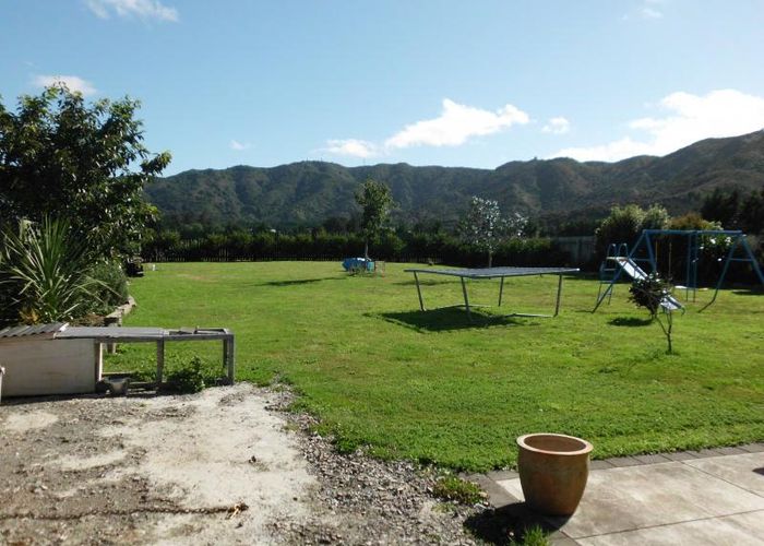  at 33 Grimsby Grove, Wainuiomata, Lower Hutt