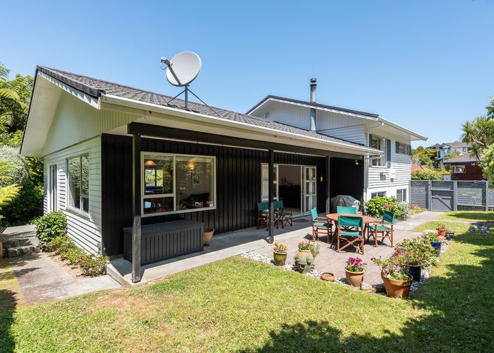  at 28 Paddington Grove, Karori, Wellington