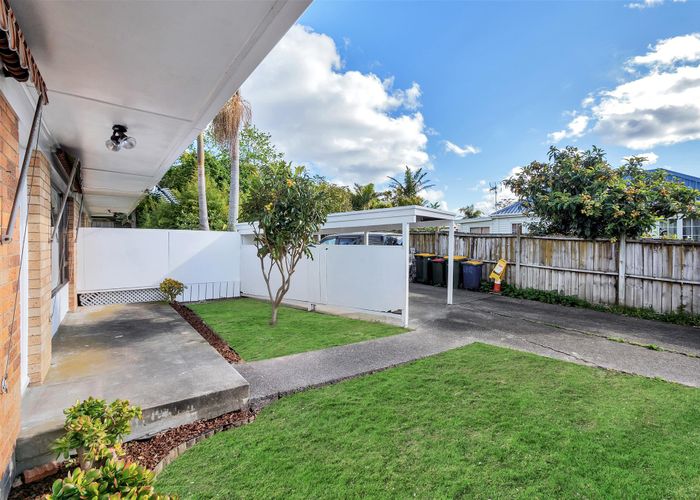  at 2/115 Mcleod Road, Te Atatu South, Auckland