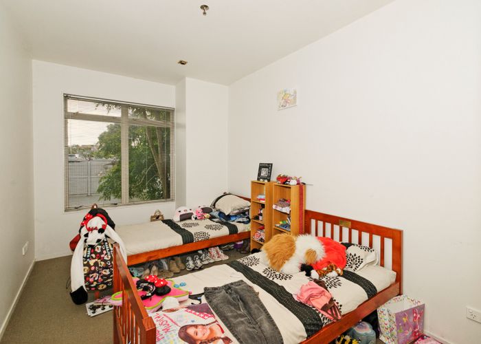  at 4/15 Clearwater Cove, West Harbour, Auckland