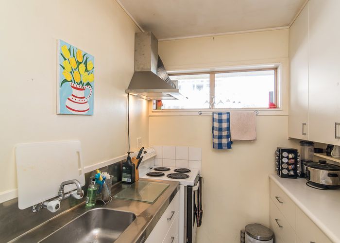  at 2/4 Claremont Grove, Mount Victoria, Wellington
