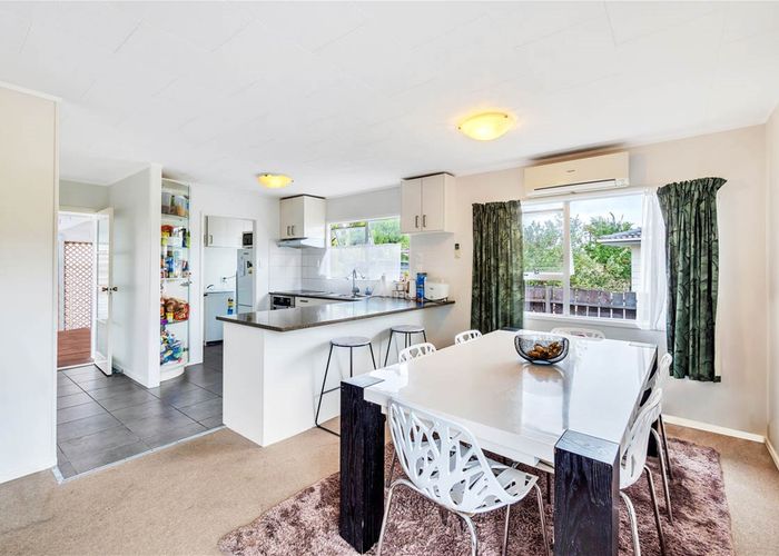  at 2 Silverstone Place, Henderson, Auckland