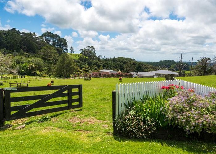  at 12 Mildon Road, Waitākere, Auckland