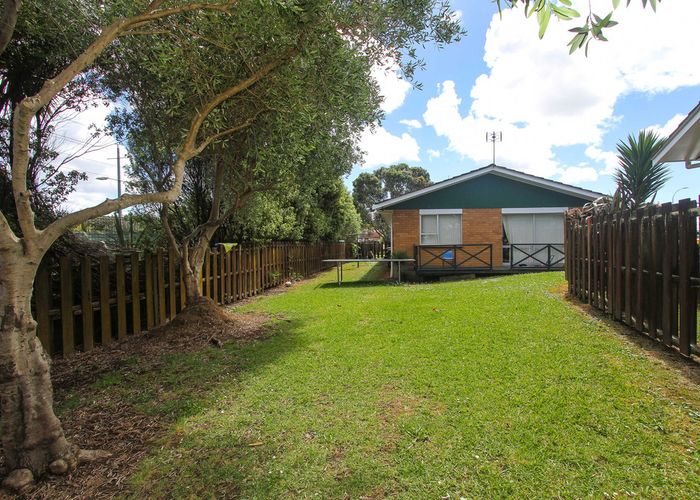  at 30 Faith Bullock Place, New Lynn, Auckland