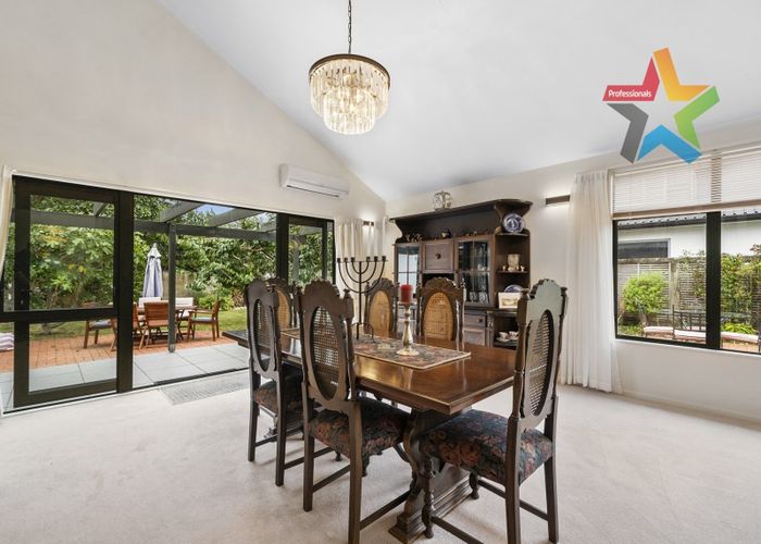  at 6 Oakmont, Heretaunga, Upper Hutt