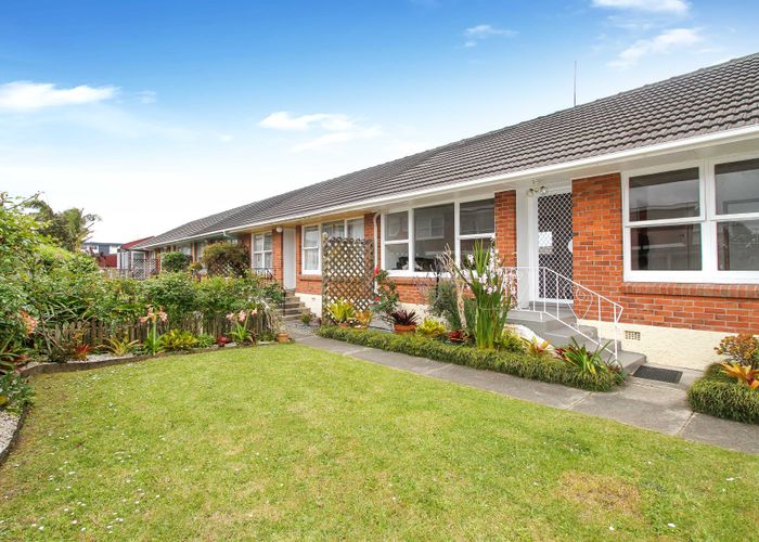  at 2/34 Lake Pupuke Drive, Takapuna, Auckland