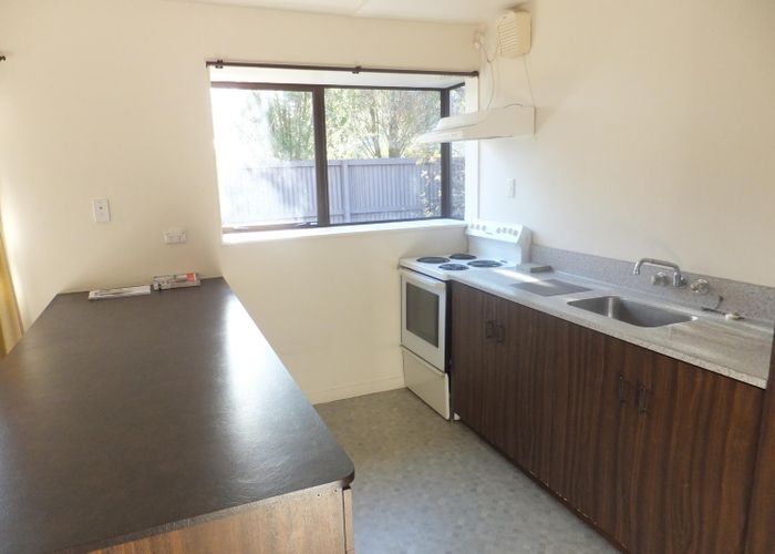  at 2/5 Crofton Road, Harewood, Christchurch